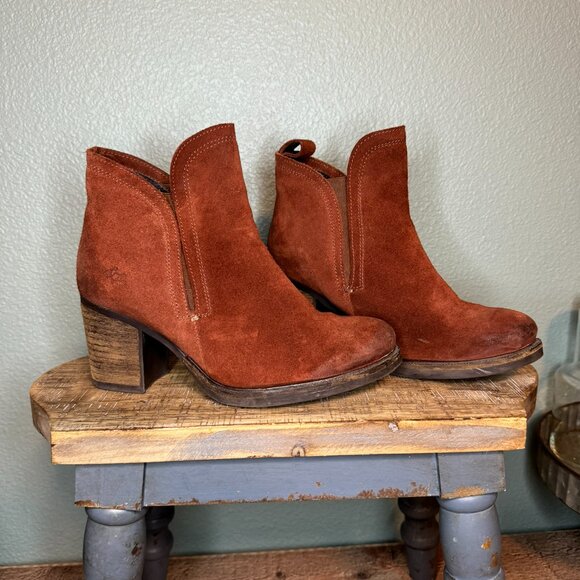 Bos. & Co. Water Resistant Suede Pull on Ankle Boots Belfield Brick EU 38 US 7.5 - Picture 10 of 11